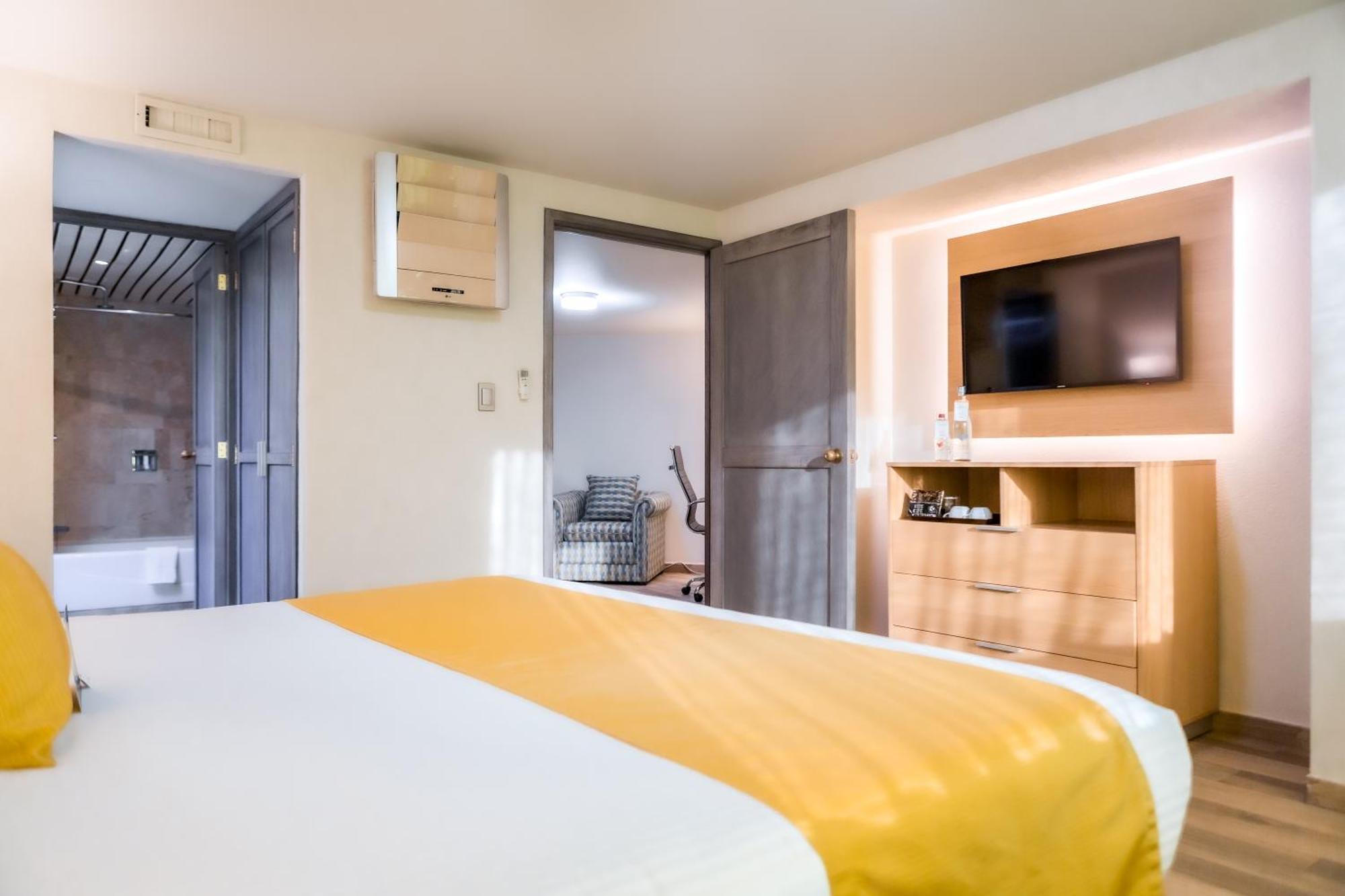 La Joya Pachuca Hotel Eksteriør billede A room at the hotel