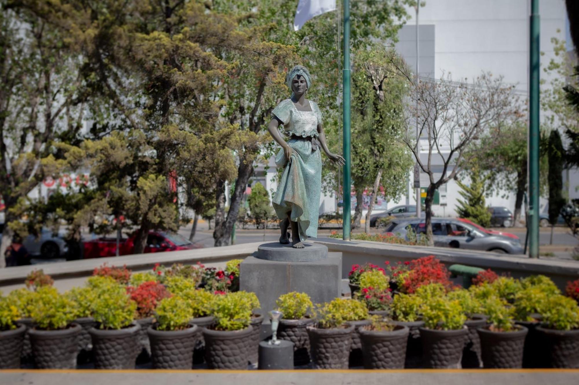 La Joya Pachuca Hotel Eksteriør billede Statue of the Virgin Mary